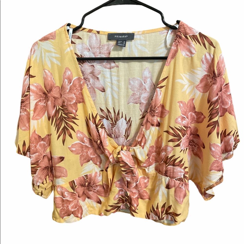 Button down crop top with floral print w tie